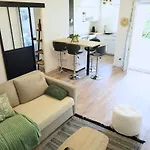 Charming With Private Garden アパート コロミエ