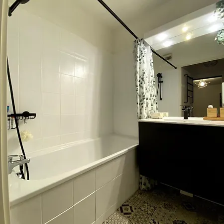 Appartement Charming With Private Garden