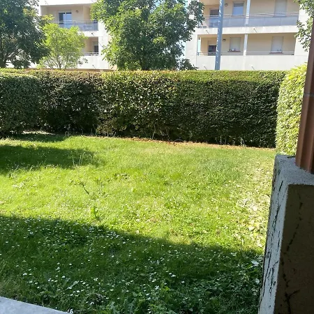 شقة Charming With Private Garden *