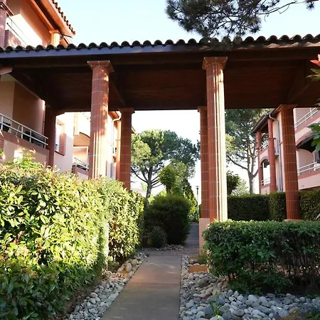 Charming With Private Garden Daire