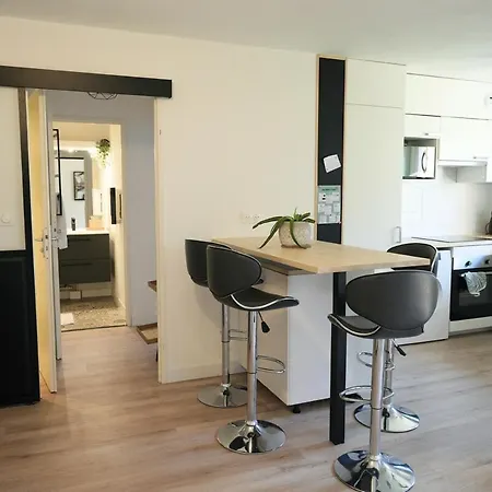 Daire Charming With Private Garden